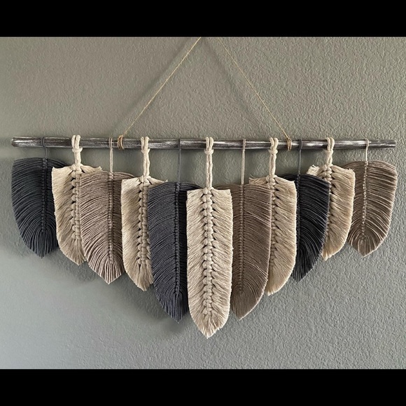 Large macrame feather wall hanging - Picture 1 of 6